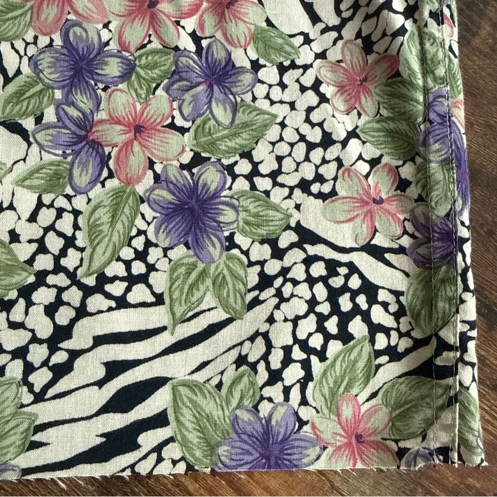 Vintage 80s Cropped Floral Animal AOP Short Sleeve Button Down ~ Size Large - Picture 9 of 9